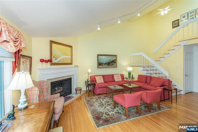 45 Stonegate Drive, Roseland, NJ 07068