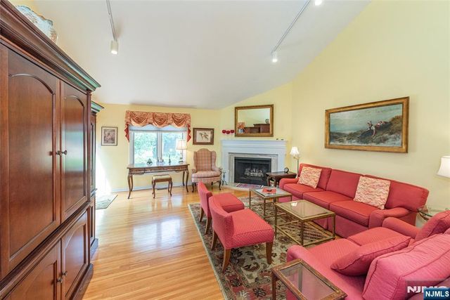 45 Stonegate Drive, Roseland, NJ 07068