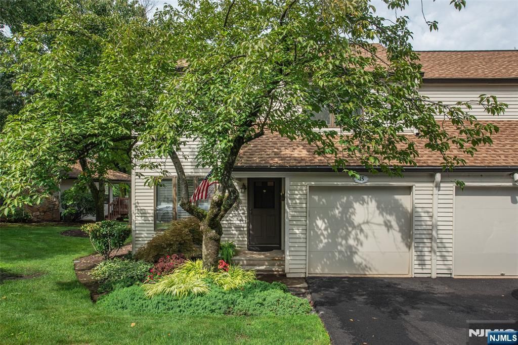 45 Stonegate Drive, Roseland, NJ 07068