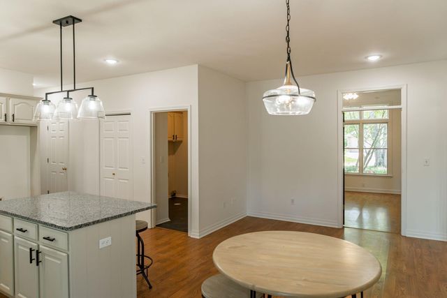 4608 ROYAL HERITAGE DR, Columbia, MO 65203