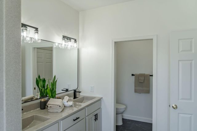 4608 ROYAL HERITAGE DR, Columbia, MO 65203
