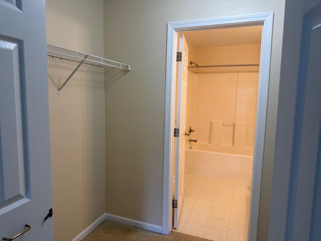 15200 Silver Parkway 206, Fenton, MI 48430