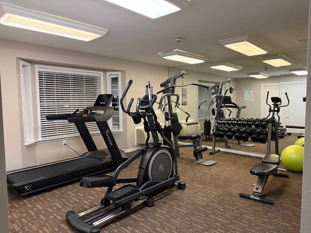 15200 Silver Parkway 206, Fenton, MI 48430