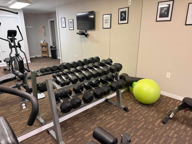 15200 Silver Parkway 206, Fenton, MI 48430