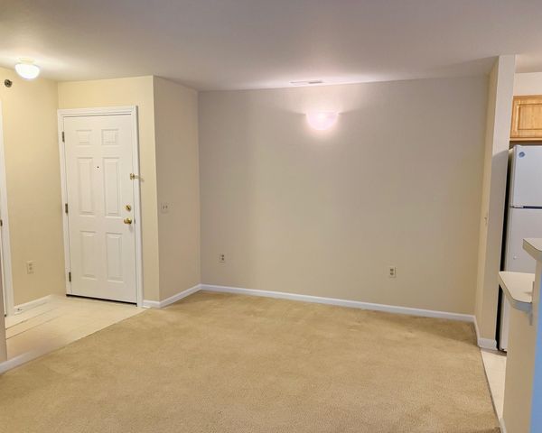 15200 Silver Parkway 206, Fenton, MI 48430