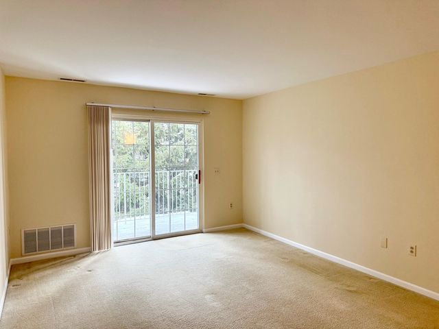 15200 Silver Parkway 206, Fenton, MI 48430