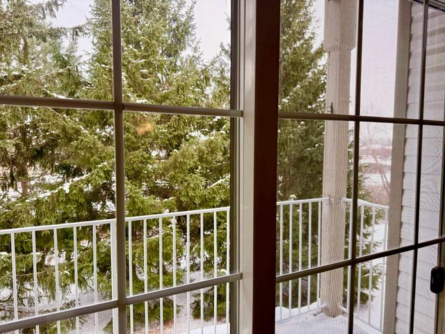 15200 Silver Parkway 206, Fenton, MI 48430