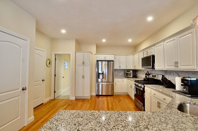 18 Tea Party Circle 18, Holden, MA 01520