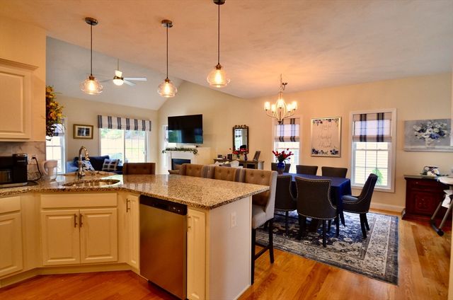 18 Tea Party Circle 18, Holden, MA 01520