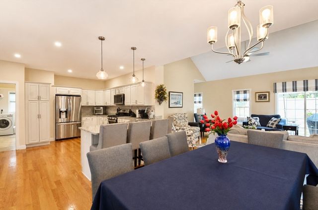18 Tea Party Circle 18, Holden, MA 01520
