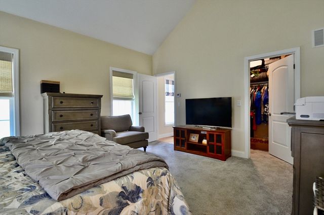 18 Tea Party Circle 18, Holden, MA 01520