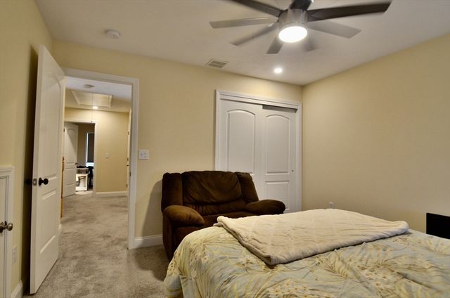 18 Tea Party Circle 18, Holden, MA 01520