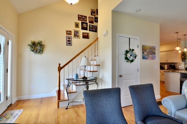18 Tea Party Circle 18, Holden, MA 01520