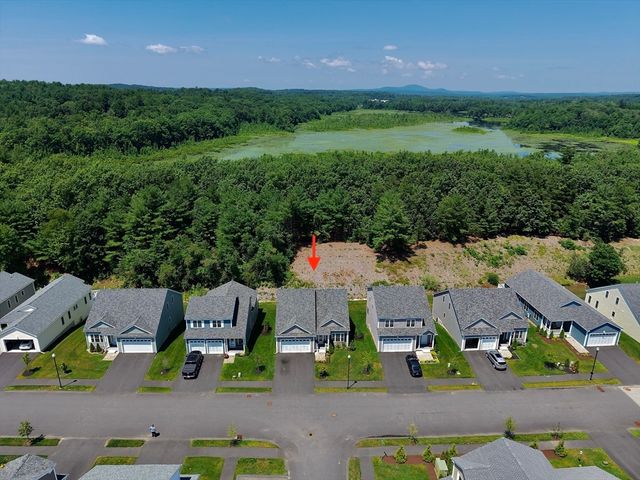 18 Tea Party Circle 18, Holden, MA 01520