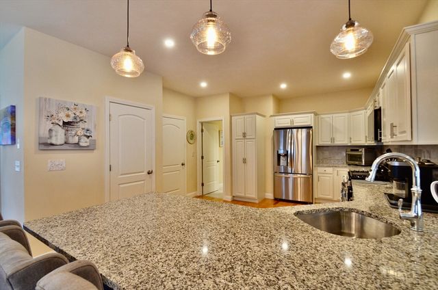 18 Tea Party Circle 18, Holden, MA 01520