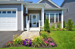 18 Tea Party Circle 18, Holden, MA 01520