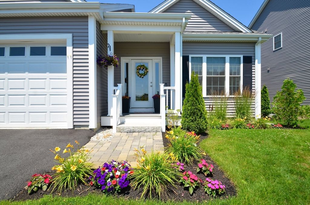 18 Tea Party Circle 18, Holden, MA 01520