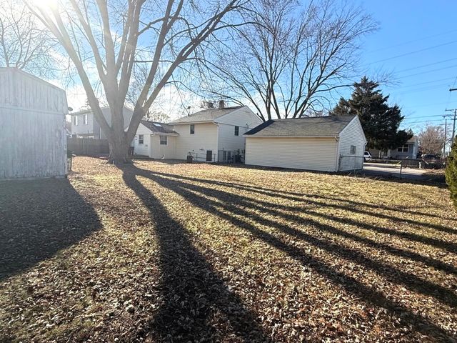 1115 Lotus Drive, Round Lake Beach, IL 60073