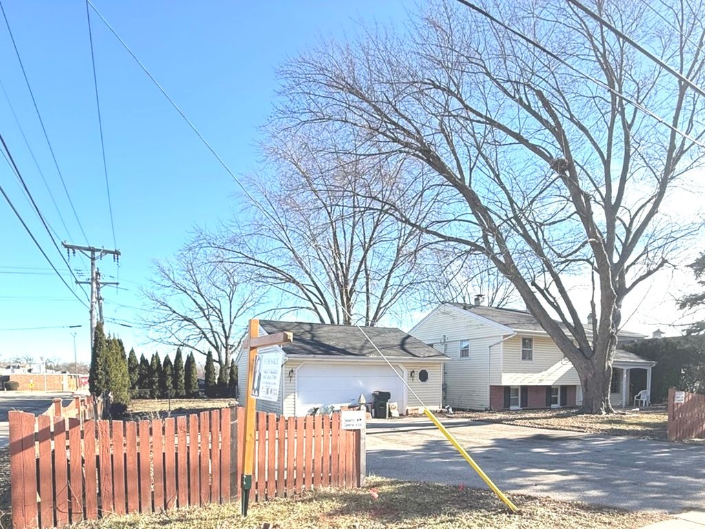 1115 Lotus Drive, Round Lake Beach, IL 60073