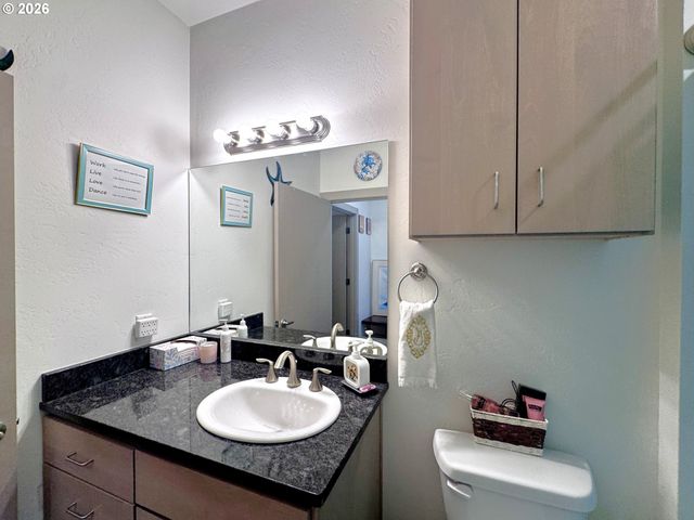 929 OLD COUNTY Rd, Brookings, OR 97415