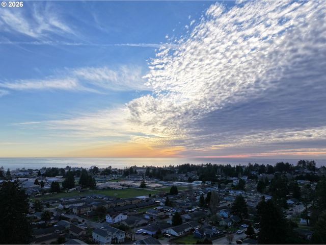 929 OLD COUNTY Rd, Brookings, OR 97415