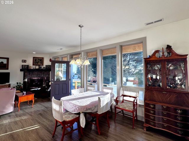 929 OLD COUNTY Rd, Brookings, OR 97415