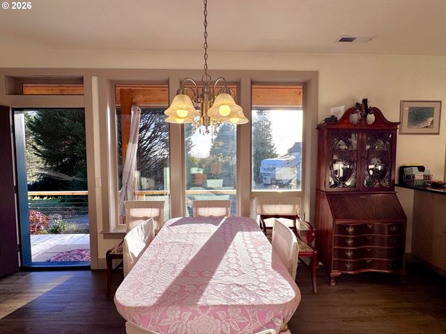 929 OLD COUNTY Rd, Brookings, OR 97415