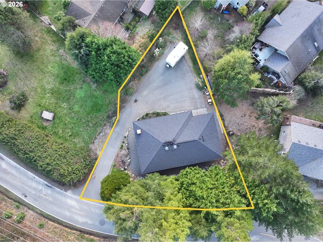 929 OLD COUNTY Rd, Brookings, OR 97415