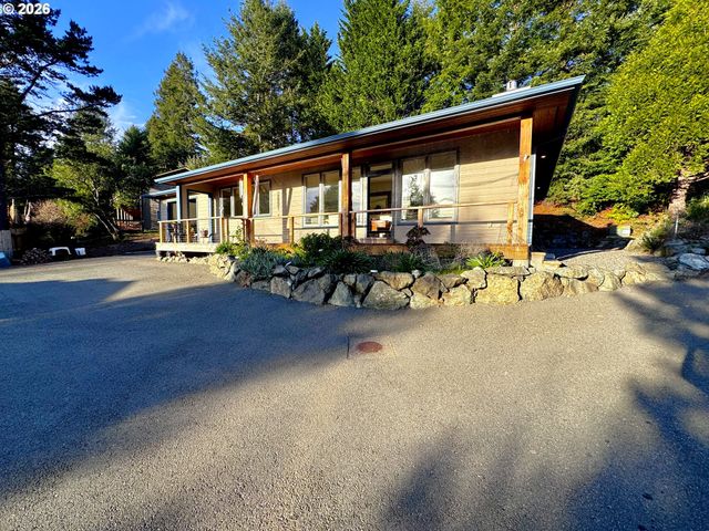 929 OLD COUNTY Rd, Brookings, OR 97415