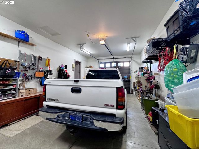 929 OLD COUNTY Rd, Brookings, OR 97415
