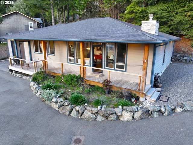 929 OLD COUNTY Rd, Brookings, OR 97415