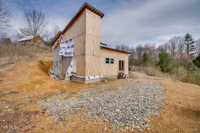 151 Windy Hill Private Lane, Butler, TN 37640