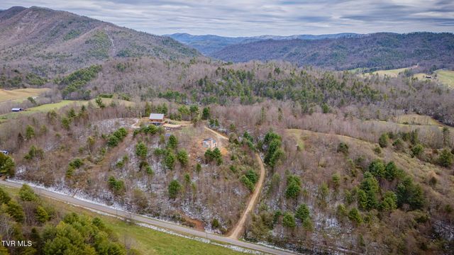 151 Windy Hill Private Lane, Butler, TN 37640