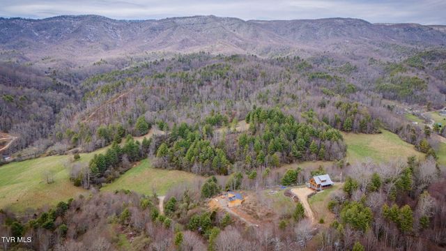 151 Windy Hill Private Lane, Butler, TN 37640