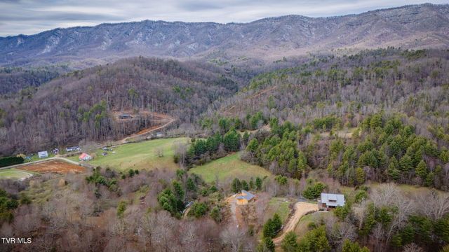 151 Windy Hill Private Lane, Butler, TN 37640