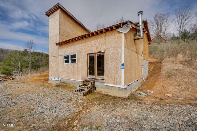 151 Windy Hill Private Lane, Butler, TN 37640