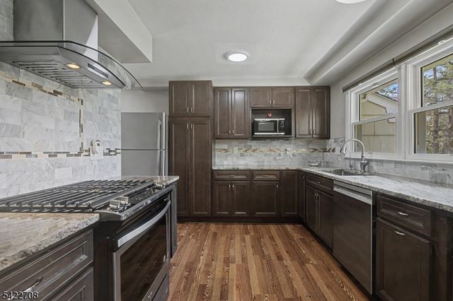 65 Somerset Ter, Bedminster Twp., NJ 07921