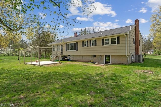 65 Somerset Ter, Bedminster Twp., NJ 07921