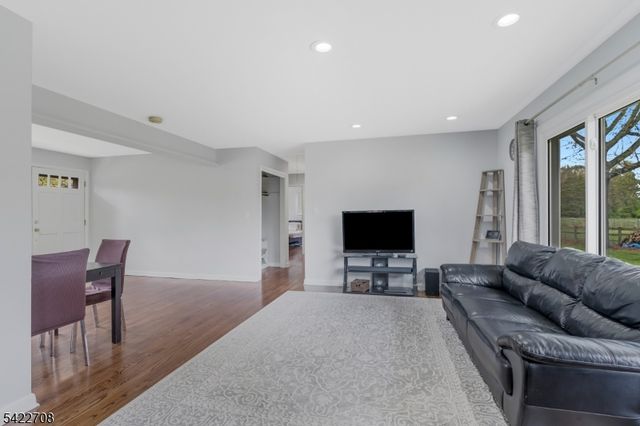 65 Somerset Ter, Bedminster Twp., NJ 07921