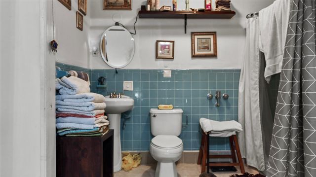 3446 NW 17 ST, Miami, FL 33125