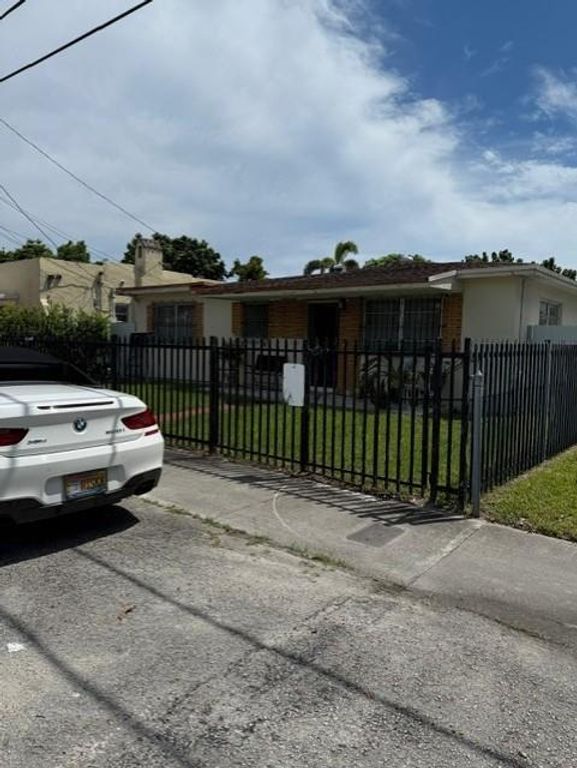 3446 NW 17 ST, Miami, FL 33125