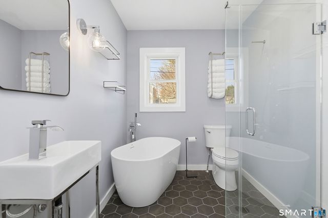 21 Deepwood Drive, Manchester, CT 06040