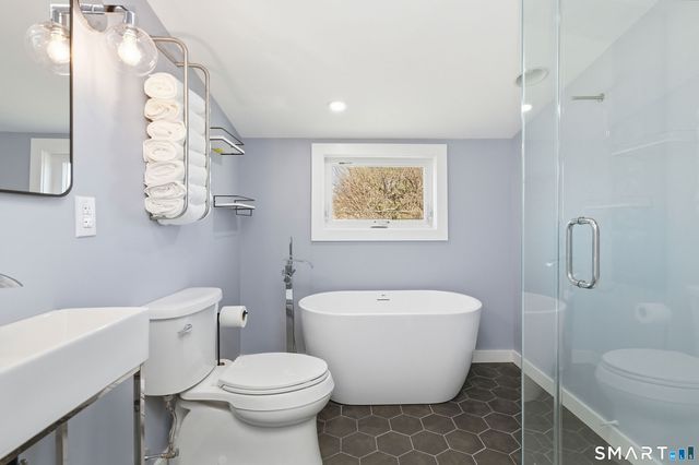 21 Deepwood Drive, Manchester, CT 06040