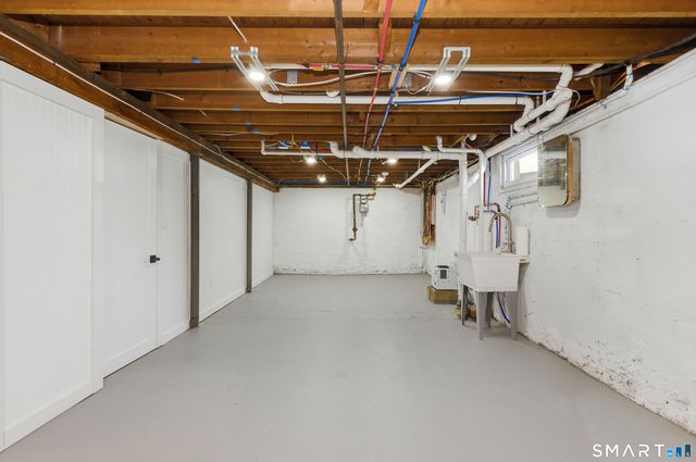 21 Deepwood Drive, Manchester, CT 06040