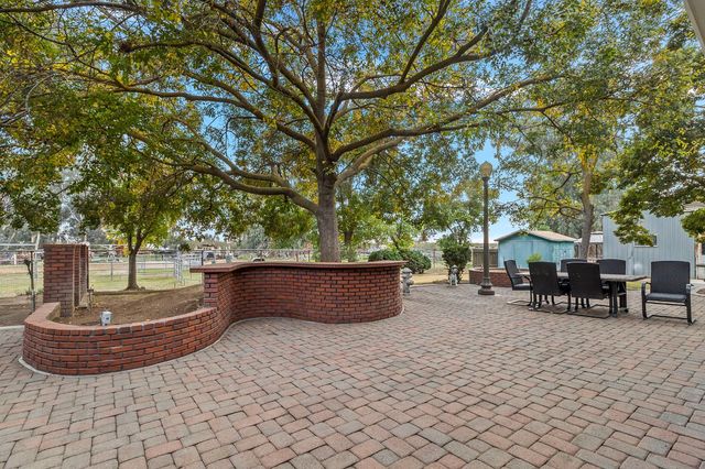 2511 N Del Rey Avenue, Sanger, CA 93657