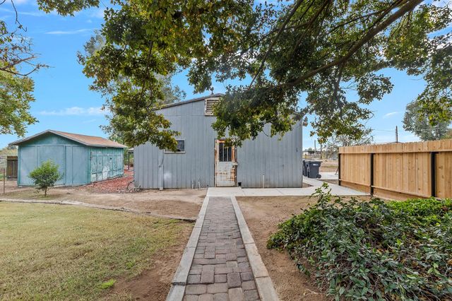 2511 N Del Rey Avenue, Sanger, CA 93657