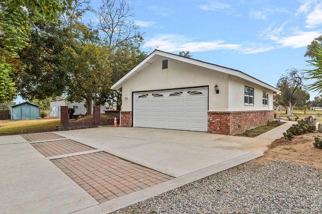 2511 N Del Rey Avenue, Sanger, CA 93657