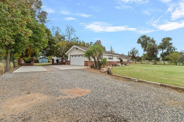 2511 N Del Rey Avenue, Sanger, CA 93657