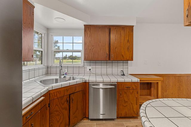 2511 N Del Rey Avenue, Sanger, CA 93657