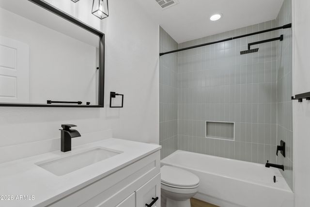 6536 W DESERT HOLLOW Drive, Phoenix, AZ 85083